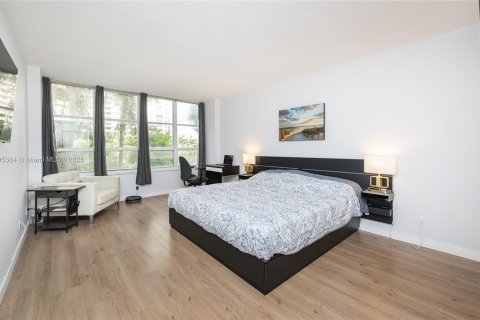 Condominio en venta en Hallandale Beach, Florida, 1 dormitorio, 92.9 m2 № 2076908 - foto 29