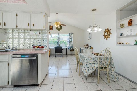 Casa en venta en Port Richey, Florida, 2 dormitorios, 137.5 m2 № 1722204 - foto 11