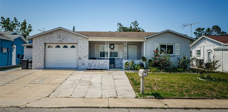 Casa en Port Richey, Florida 2 dormitorios, 137.5 m2 № 1722204