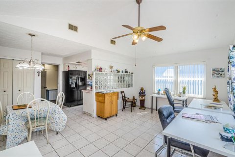 Casa en venta en Port Richey, Florida, 2 dormitorios, 137.5 m2 № 1722204 - foto 12