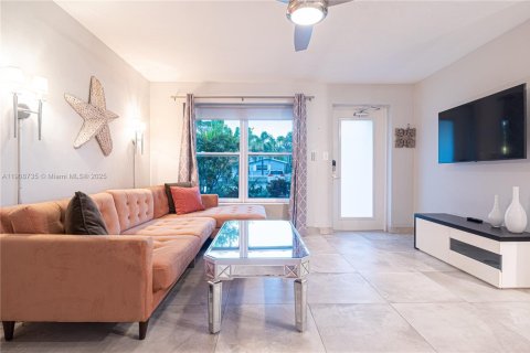 Commercial property in Wilton Manors, Florida 189.71 sq.m. № 2013619 - photo 6