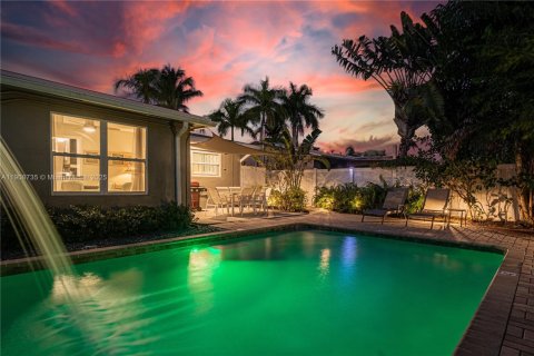 Commercial property in Wilton Manors, Florida 189.71 sq.m. № 2013619 - photo 2