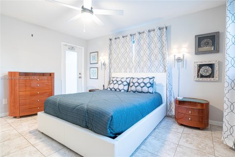 Commercial property in Wilton Manors, Florida 189.71 sq.m. № 2013619 - photo 12