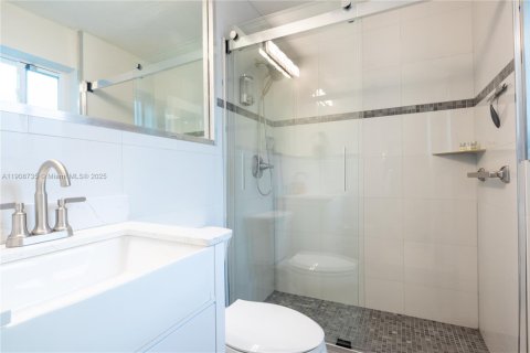 Commercial property in Wilton Manors, Florida 189.71 sq.m. № 2013619 - photo 15