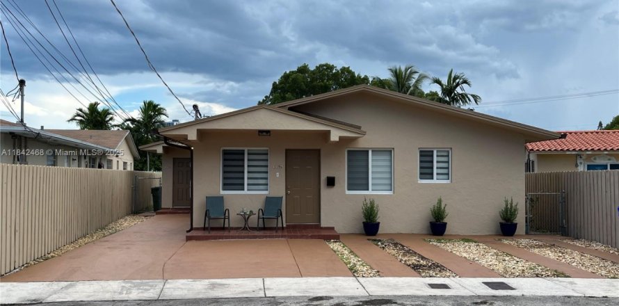 Touwnhouse à Miami, Floride 3 chambres, 130.06 m2 № 1834167