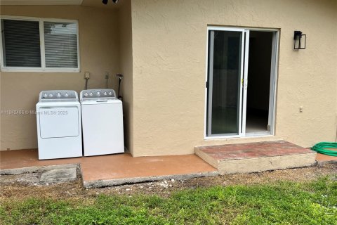 Touwnhouse à louer à Miami, Floride: 3 chambres, 130.06 m2 № 1834167 - photo 6