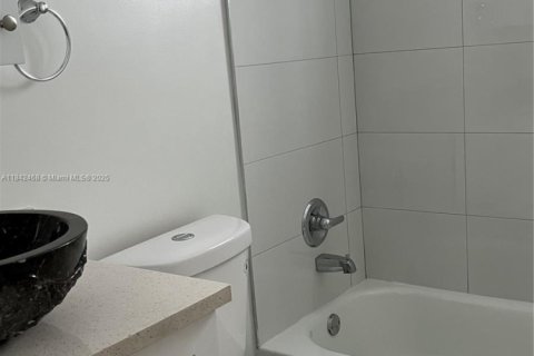 Touwnhouse à louer à Miami, Floride: 3 chambres, 130.06 m2 № 1834167 - photo 3