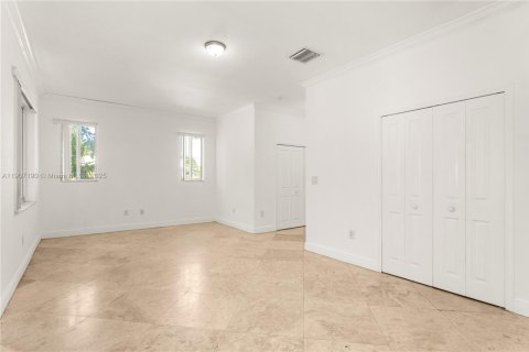 Townhouse in Miami, Florida 3 bedrooms, 223.34 sq.m. № 2012669 - photo 16