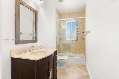 Townhouse in Miami, Florida 3 bedrooms, 223.34 sq.m. № 2012669 - photo 23