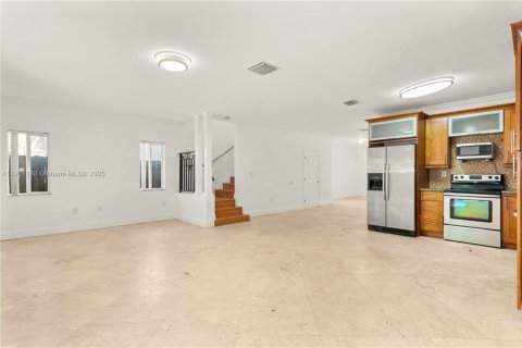 Townhouse in Miami, Florida 3 bedrooms, 223.34 sq.m. № 2012669 - photo 8