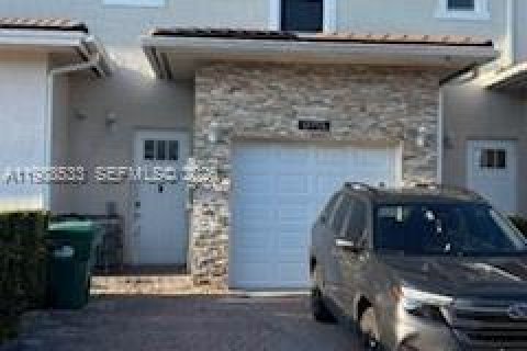 Таунхаус в Хомстед, Флорида 3 спальни, 156.63м2 № 2050672