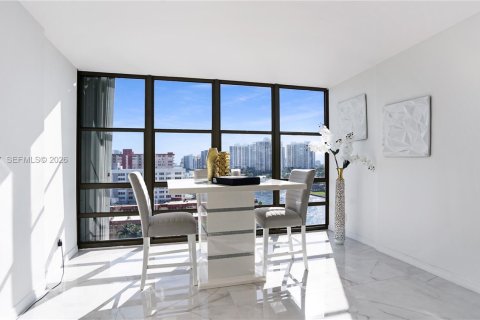 Copropriété à vendre à Hallandale Beach, Floride: 2 chambres, 94.76 m2 № 2000079 - photo 6