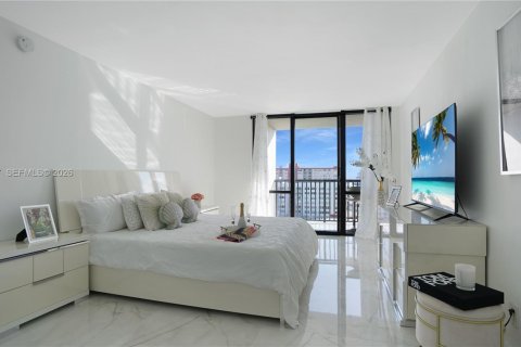 Copropriété à vendre à Hallandale Beach, Floride: 2 chambres, 94.76 m2 № 2000079 - photo 24