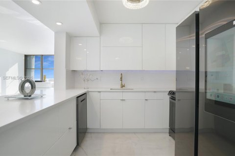 Copropriété à vendre à Hallandale Beach, Floride: 2 chambres, 94.76 m2 № 2000079 - photo 18