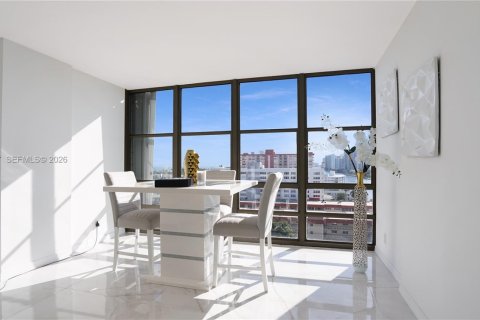 Copropriété à vendre à Hallandale Beach, Floride: 2 chambres, 94.76 m2 № 2000079 - photo 7