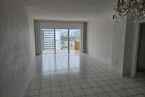 Copropriété à louer à Hallandale Beach, Floride: 1 chambre, 80.82 m2 № 2389626 - photo 6