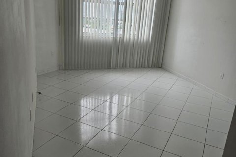 Copropriété à louer à Hallandale Beach, Floride: 1 chambre, 80.82 m2 № 2389626 - photo 5