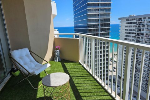 Copropriété à louer à Hallandale Beach, Floride: 1 chambre, 80.82 m2 № 2389626 - photo 3