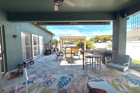 House in Land O' Lakes, Florida 4 bedrooms, 281.77 sq.m. № 2351453 - photo 15