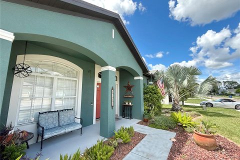 House in Land O' Lakes, Florida 4 bedrooms, 281.77 sq.m. № 2351453 - photo 7