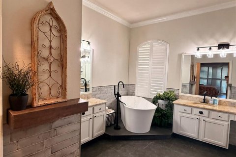 House in Land O' Lakes, Florida 4 bedrooms, 281.77 sq.m. № 2351453 - photo 17