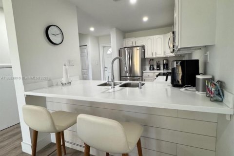 Condo in St. Lucie, Florida, 2 bedrooms  № 2012919 - photo 5