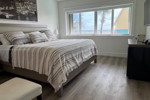 Condo in St. Lucie, Florida, 2 bedrooms  № 2012919 - photo 13