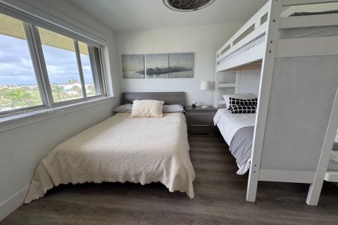 Condo in St. Lucie, Florida, 2 bedrooms  № 2012919 - photo 17