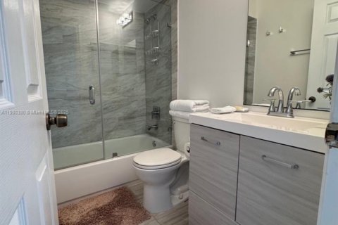 Condo in St. Lucie, Florida, 2 bedrooms  № 2012919 - photo 16