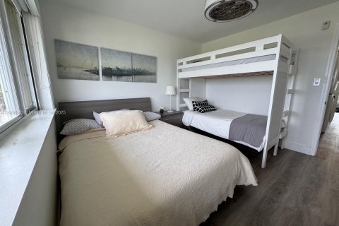 Condo in St. Lucie, Florida, 2 bedrooms  № 2012919 - photo 18