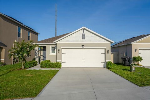 House in Poinciana, Florida 3 bedrooms, 148.64 sq.m. № 2210317 - photo 2
