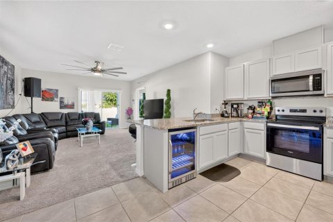 House in Poinciana, Florida 3 bedrooms, 148.64 sq.m. № 2210317 - photo 7