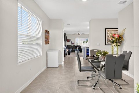 House in Poinciana, Florida 3 bedrooms, 148.64 sq.m. № 2210317 - photo 5