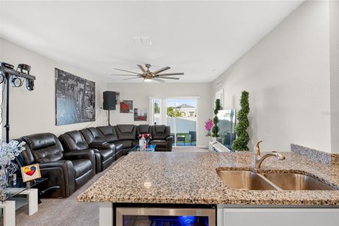 House in Poinciana, Florida 3 bedrooms, 148.64 sq.m. № 2210317 - photo 14