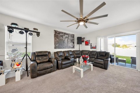 House in Poinciana, Florida 3 bedrooms, 148.64 sq.m. № 2210317 - photo 15