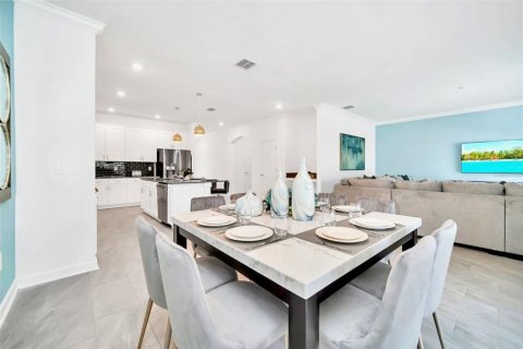 Casa en venta en Kissimmee, Florida, 6 dormitorios, 305.74 m2 № 1518996 - foto 6