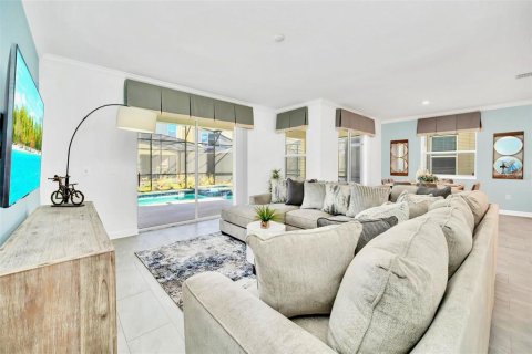 Casa en venta en Kissimmee, Florida, 6 dormitorios, 305.74 m2 № 1518996 - foto 4