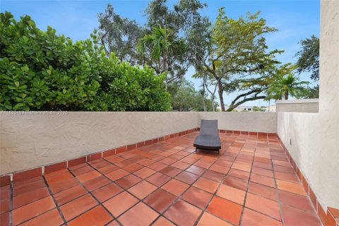 House in Coral Gables, Florida 4 bedrooms, 216.83 sq.m. № 1807703 - photo 5