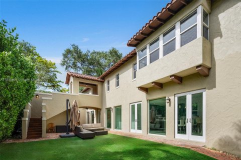 House in Coral Gables, Florida 4 bedrooms, 216.83 sq.m. № 1807703 - photo 2
