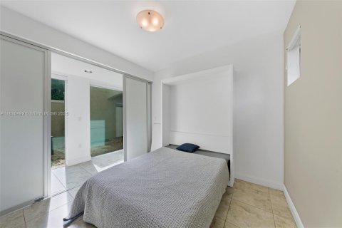 House in Coral Gables, Florida 4 bedrooms, 216.83 sq.m. № 1807703 - photo 15