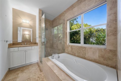 House in Coral Gables, Florida 4 bedrooms, 216.83 sq.m. № 1807703 - photo 26