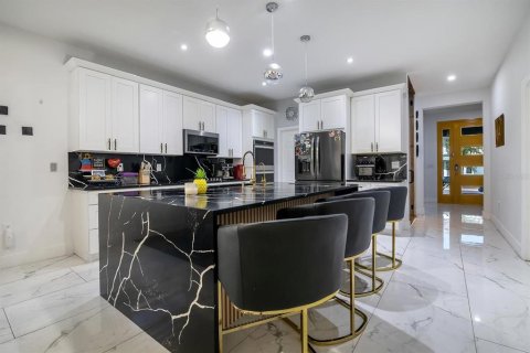 Villa ou maison à vendre à Kissimmee, Floride: 4 chambres, 223.71 m2 № 1609020 - photo 6