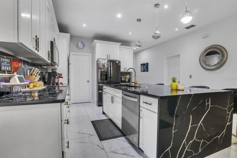 Casa en venta en Kissimmee, Florida, 4 dormitorios, 223.71 m2 № 1609020 - foto 5