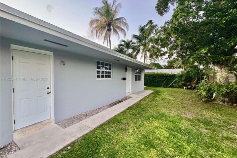 House in Fort Lauderdale, Florida 2 bedrooms, 161.74 sq.m. № 1976332 - photo 6