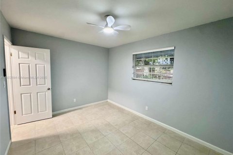 House in Fort Lauderdale, Florida 2 bedrooms, 161.74 sq.m. № 1976332 - photo 3