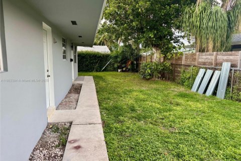 House in Fort Lauderdale, Florida 2 bedrooms, 161.74 sq.m. № 1976332 - photo 7