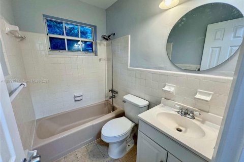 House in Fort Lauderdale, Florida 2 bedrooms, 161.74 sq.m. № 1976332 - photo 5