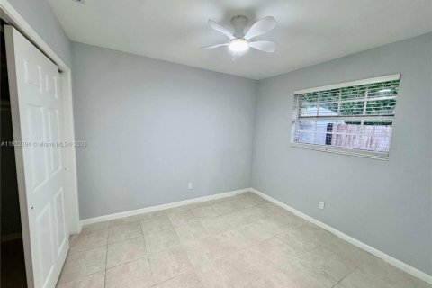 House in Fort Lauderdale, Florida 2 bedrooms, 161.74 sq.m. № 1976332 - photo 4