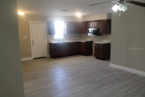 Casa en alquiler en Tampa, Florida, 4 dormitorios, 106.19 m2 № 1918924 - foto 9