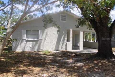 Casa en alquiler en Tampa, Florida, 4 dormitorios, 106.19 m2 № 1918924 - foto 1